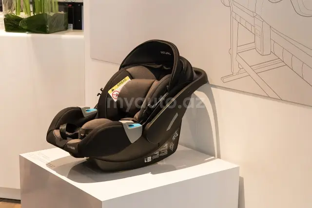 Child car seat with Isofix